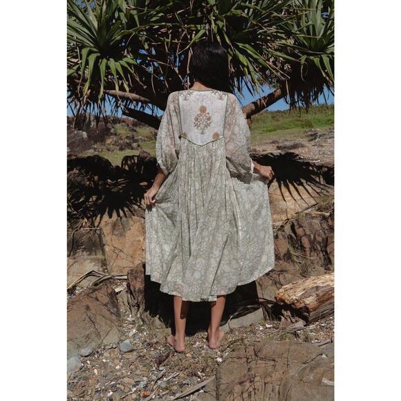 DAUGHTERS OF INDIA Diya Midi Dress in Pistacho Green Size XS - Picture 8 of 16